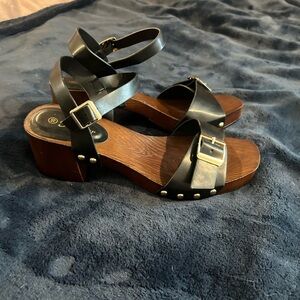 NWT Women’s Size 10 Small Block Heel Shoe